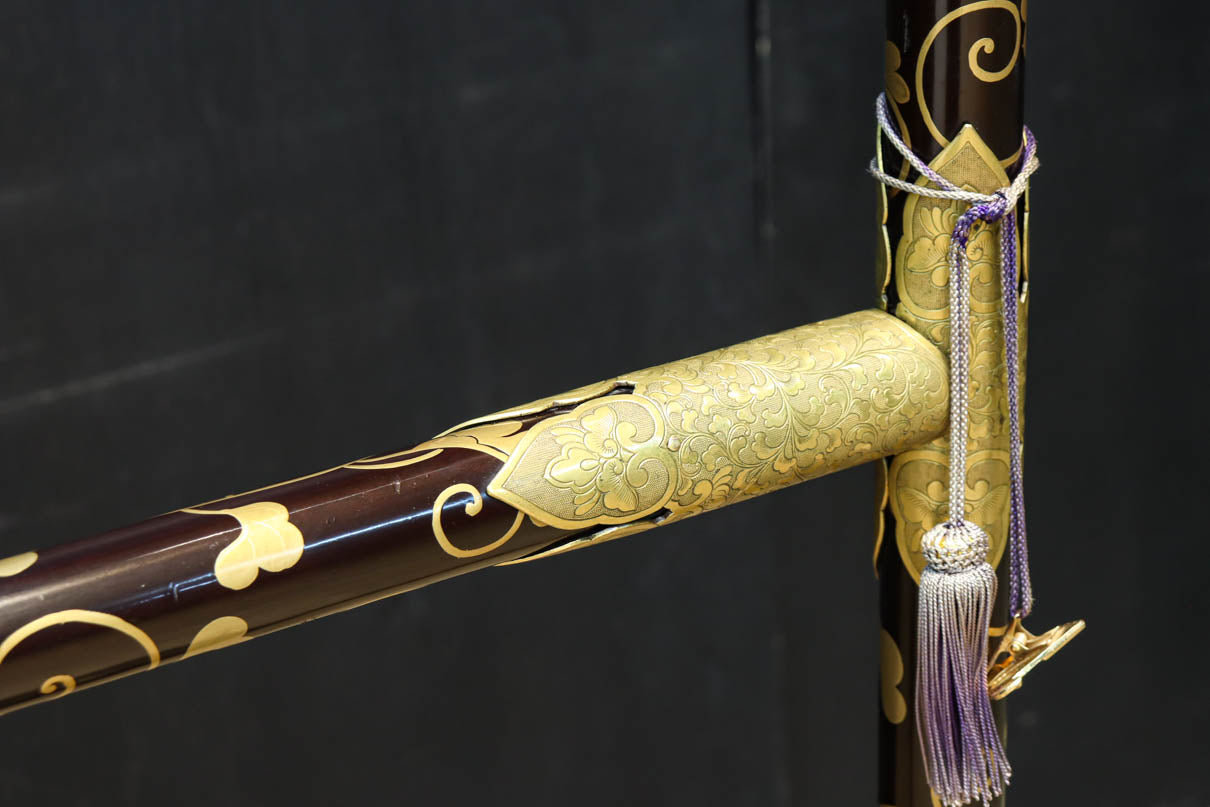 極上!! 黒漆に蒔絵が絢爛優美な組み立て式衣桁　DC8077