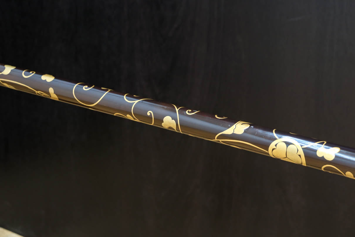 極上!! 黒漆に蒔絵が絢爛優美な組み立て式衣桁　DC8077