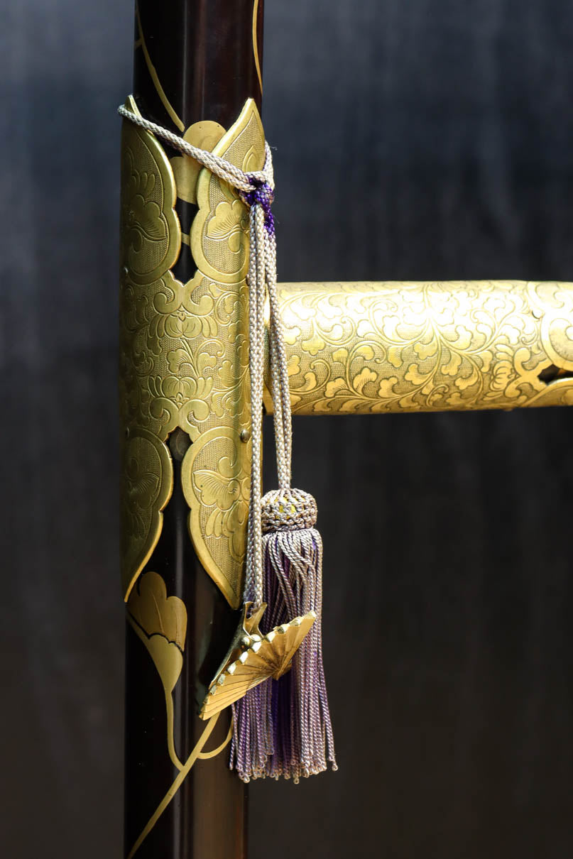 極上!! 黒漆に蒔絵が絢爛優美な組み立て式衣桁　DC8077