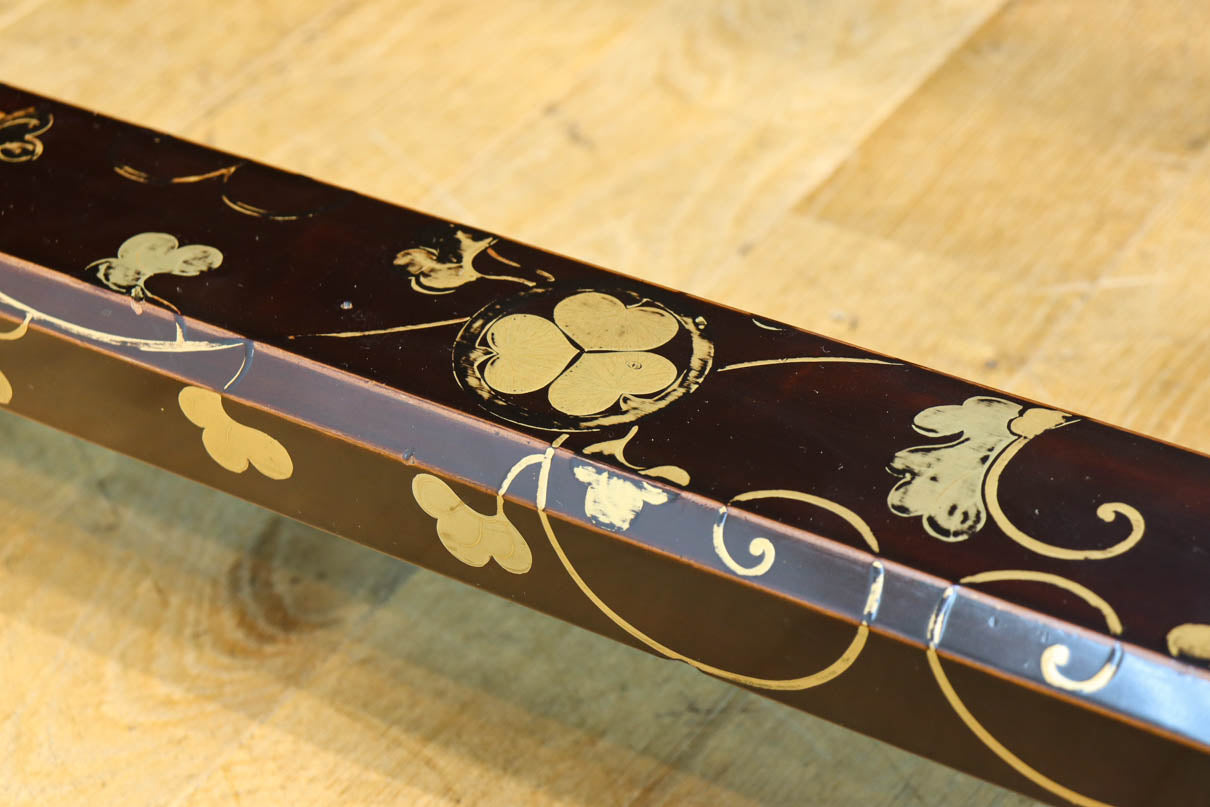 極上!! 黒漆に蒔絵が絢爛優美な組み立て式衣桁　DC8077