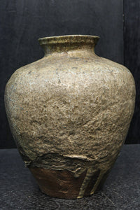 時代を重ねた味わいある壺型の花器　DC8078