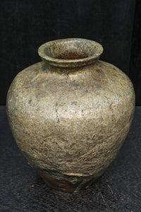 時代を重ねた味わいある壺型の花器　DC8078