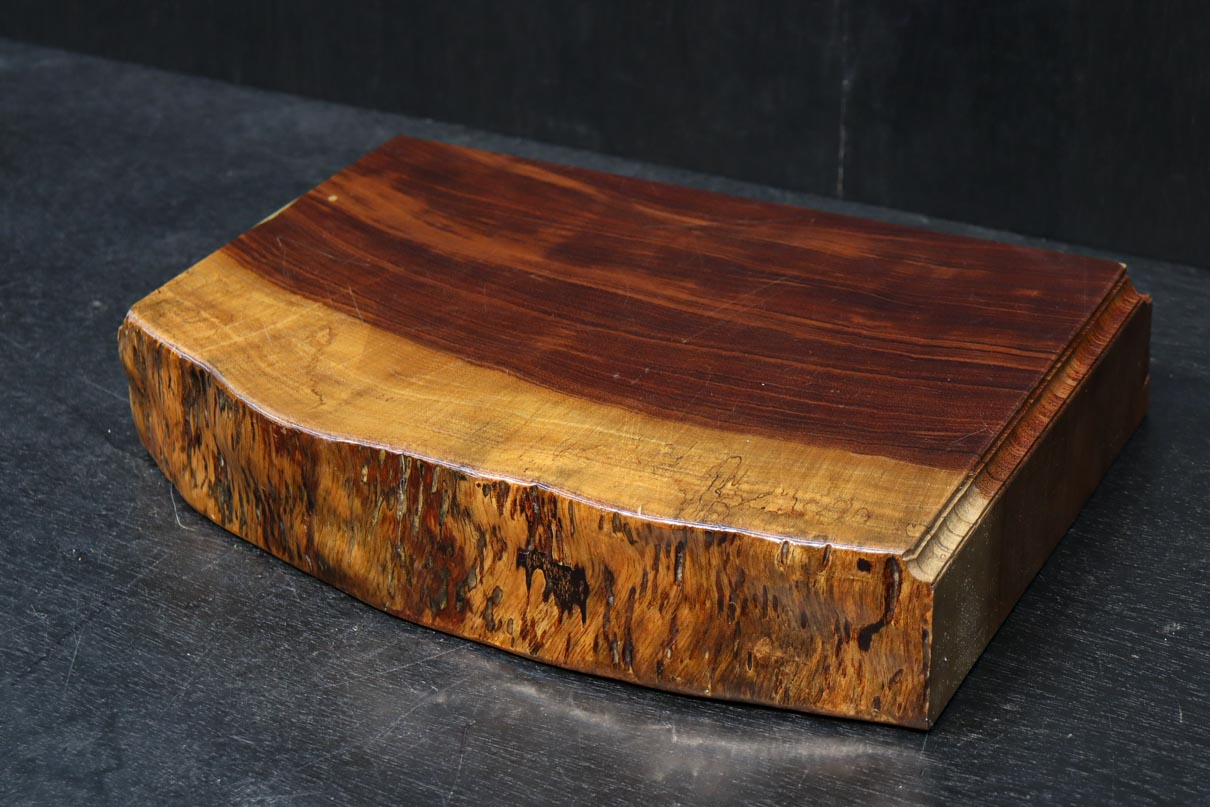 切株の雰囲気を残す厚みのある敷板　DC8079