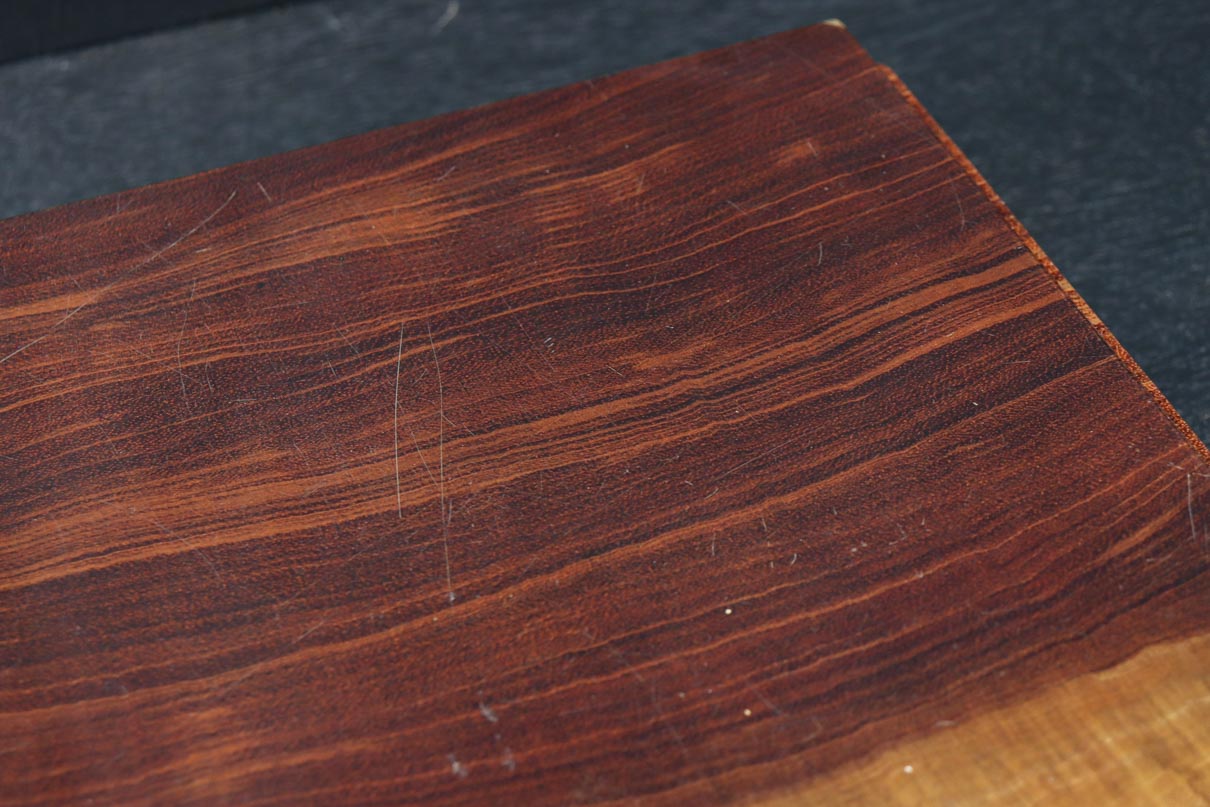 切株の雰囲気を残す厚みのある敷板　DC8079