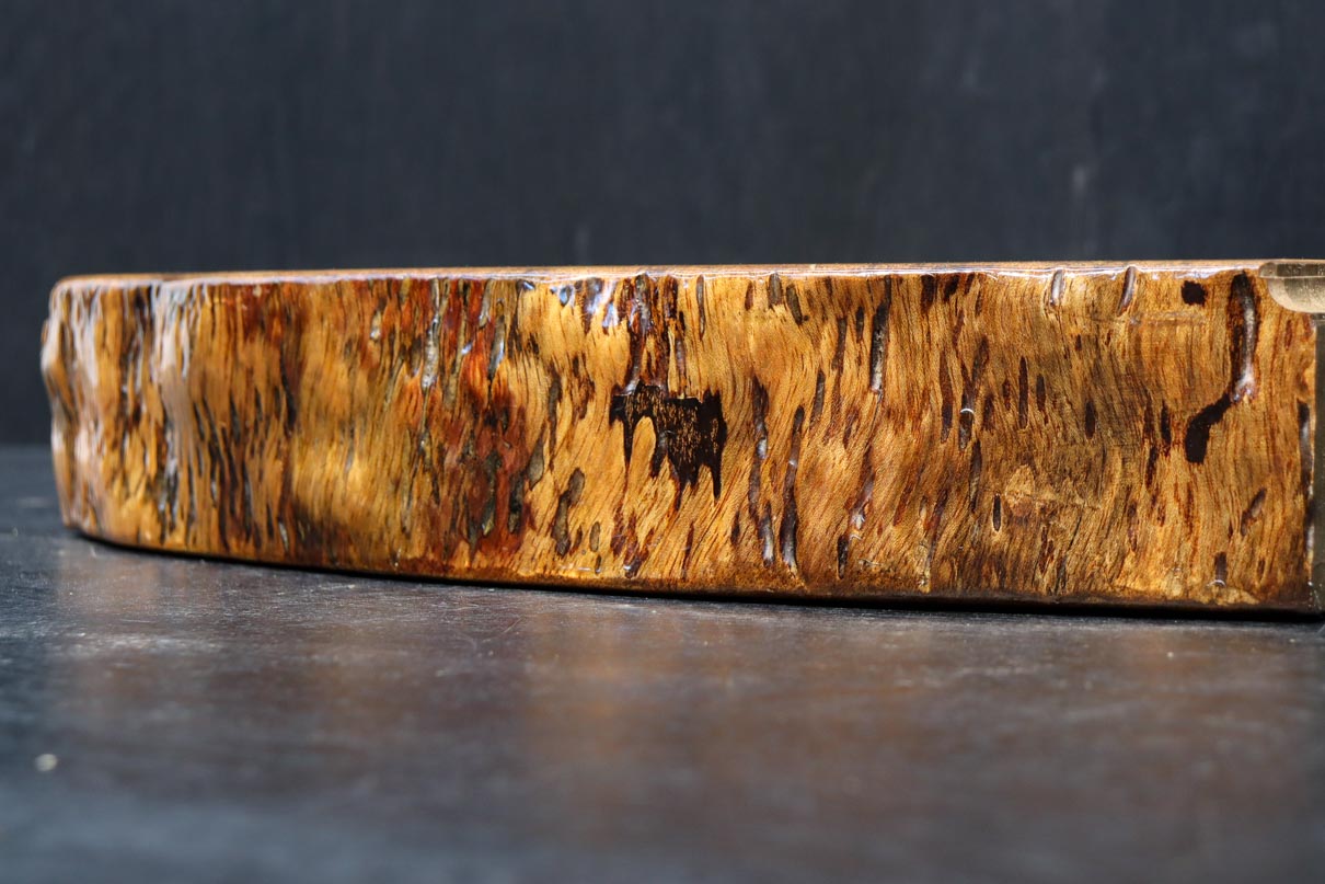 切株の雰囲気を残す厚みのある敷板　DC8079