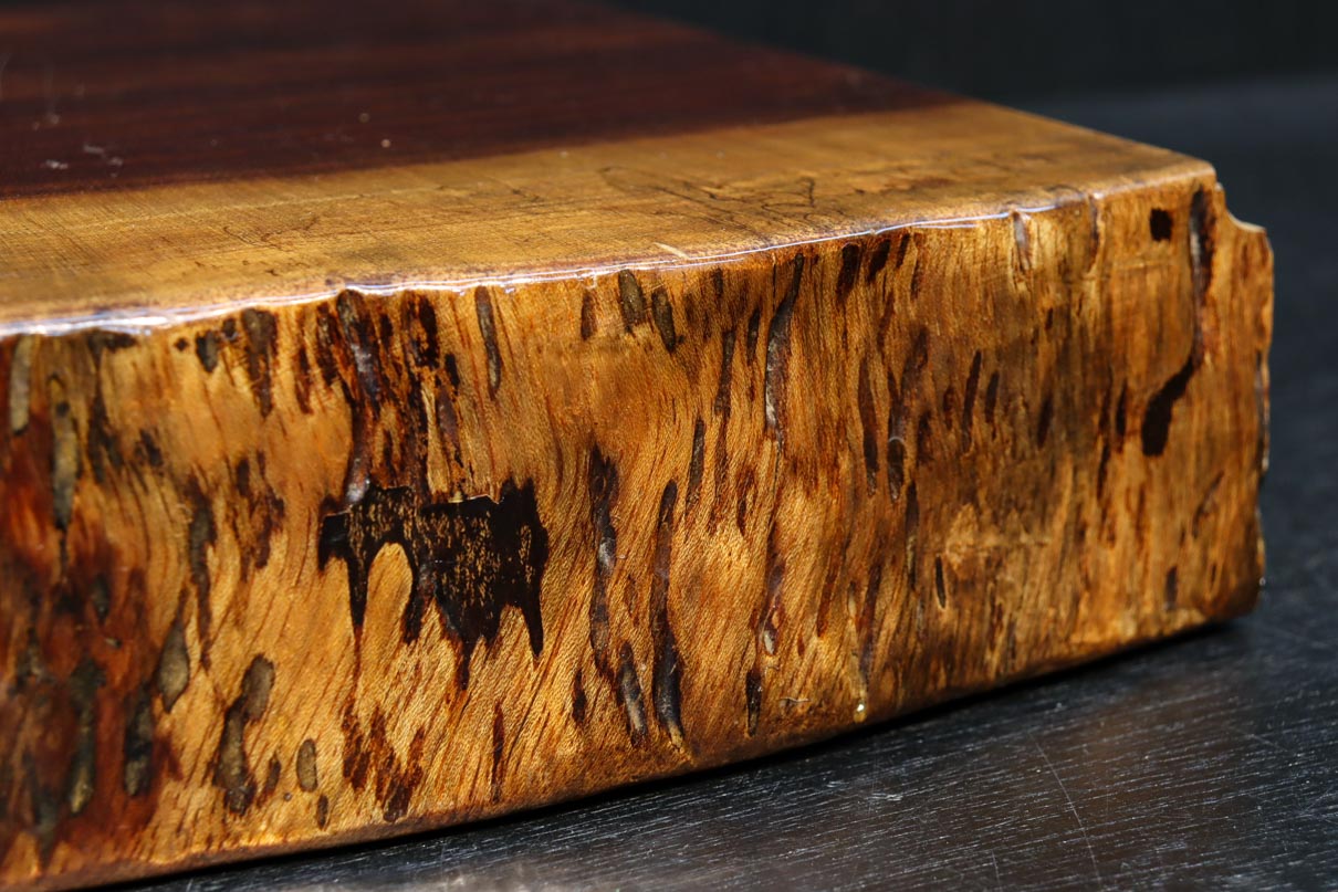 切株の雰囲気を残す厚みのある敷板　DC8079