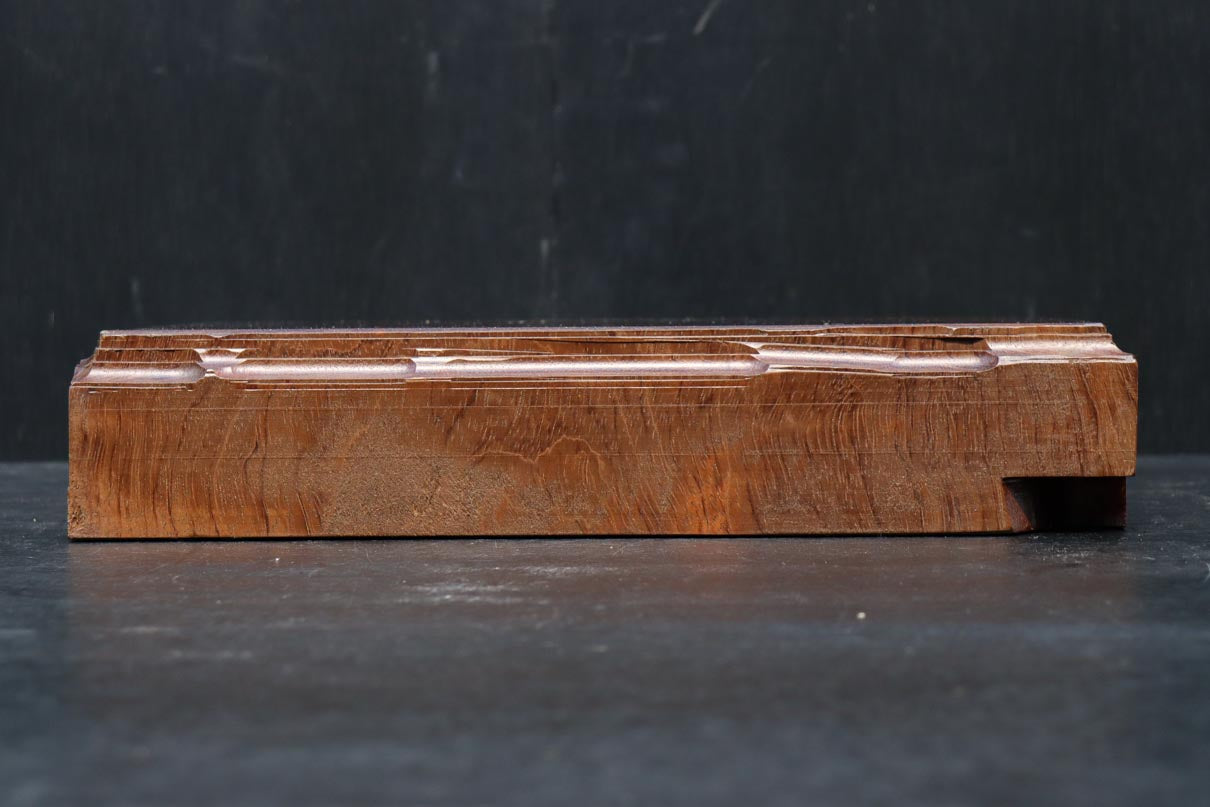 切株の雰囲気を残す厚みのある敷板　DC8079