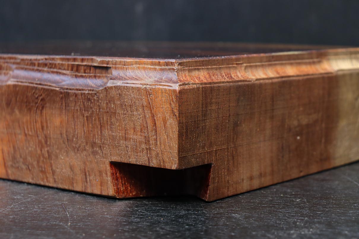 切株の雰囲気を残す厚みのある敷板　DC8079