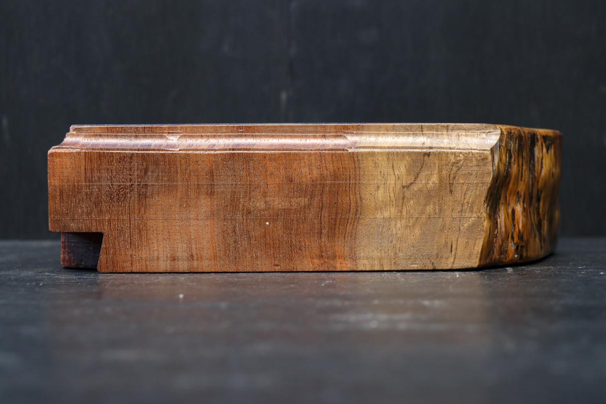 切株の雰囲気を残す厚みのある敷板　DC8079