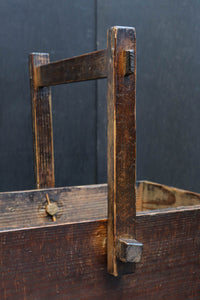 古色の風合い溢れる持ち手付き(折畳み式)炭入れ　DC8094