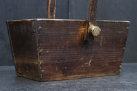 古色の風合い溢れる持ち手付き(折畳み式)炭入れ　DC8094