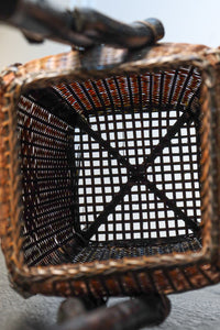 自然の風合いが趣きを感じさせてくれる花カゴ　DC8095