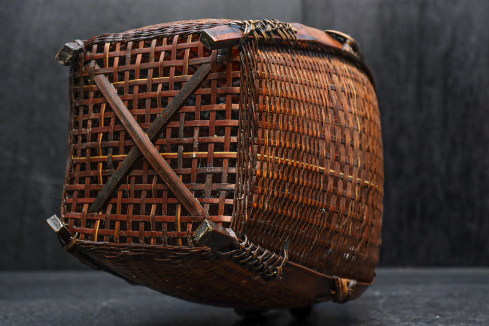 自然の風合いが趣きを感じさせてくれる花カゴ　DC8095