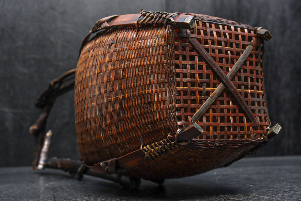 自然の風合いが趣きを感じさせてくれる花カゴ　DC8095