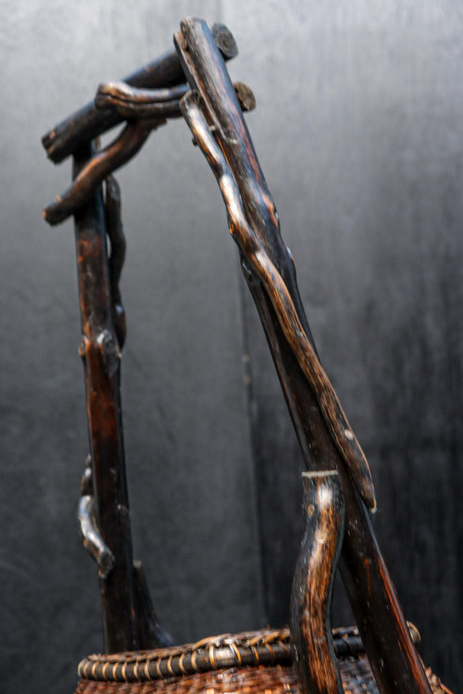 自然の風合いが趣きを感じさせてくれる花カゴ　DC8095