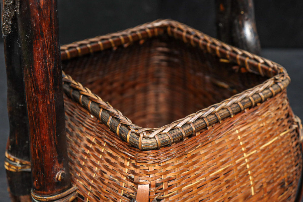 自然の風合いが趣きを感じさせてくれる花カゴ　DC8095