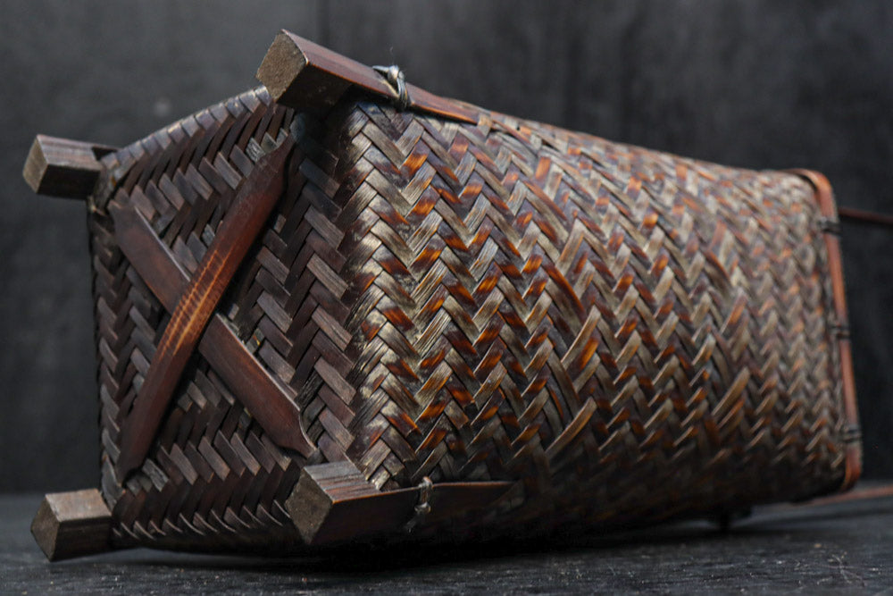 角カゴのすっきりとしたデザインの花カゴ　DC8096