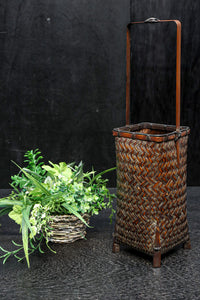 角カゴのすっきりとしたデザインの花カゴ　DC8096