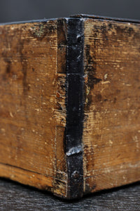 古色の色合いで味わいある帯鉄縁作りの角型マス　DC8097ab　在庫(a:0 b:1)個