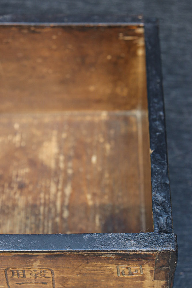 古色の色合いで味わいある帯鉄縁作りの角型マス　DC8097ab　在庫(a:0 b:1)個