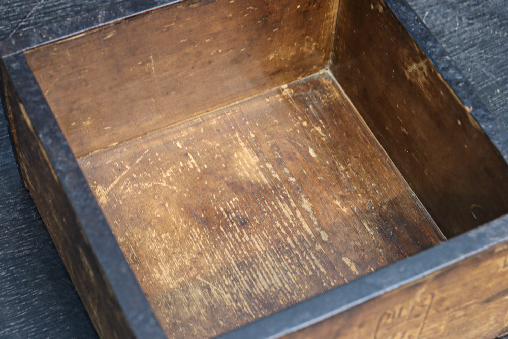 古色の色合いで味わいある帯鉄縁作りの角型マス　DC8097ab　在庫(a:0 b:1)個