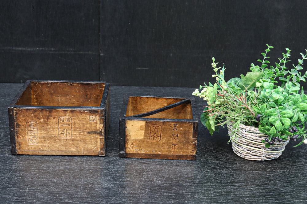 古色の色合いで味わいある帯鉄縁作りの角型マス　DC8097ab　在庫(a:0 b:1)個