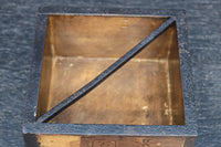 古色の色合いで味わいある帯鉄縁作りの角型マス　DC8097ab　在庫(a:0 b:1)個