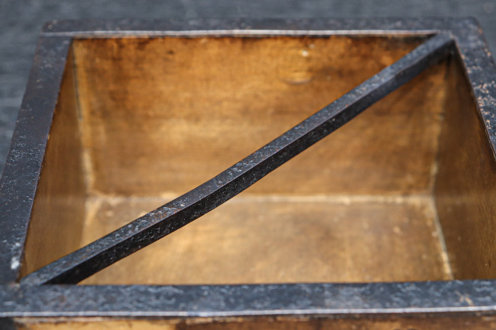 古色の色合いで味わいある帯鉄縁作りの角型マス　DC8097ab　在庫(a:0 b:1)個