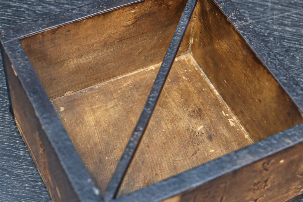 古色の色合いで味わいある帯鉄縁作りの角型マス　DC8097ab　在庫(a:0 b:1)個