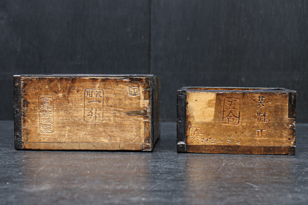 古色の色合いで味わいある帯鉄縁作りの角型マス　DC8097ab　在庫(a:0 b:1)個