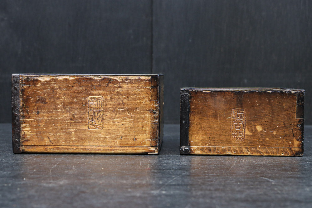 古色の色合いで味わいある帯鉄縁作りの角型マス　DC8097ab　在庫(a:0 b:1)個