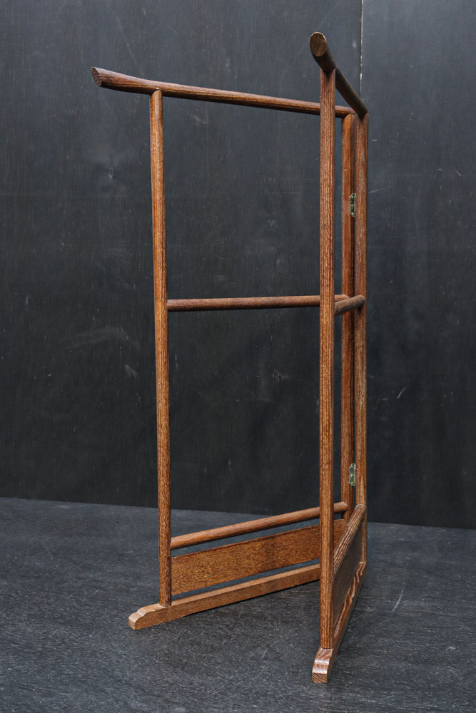 古色の味わいある手ぬぐい掛け　DC8101