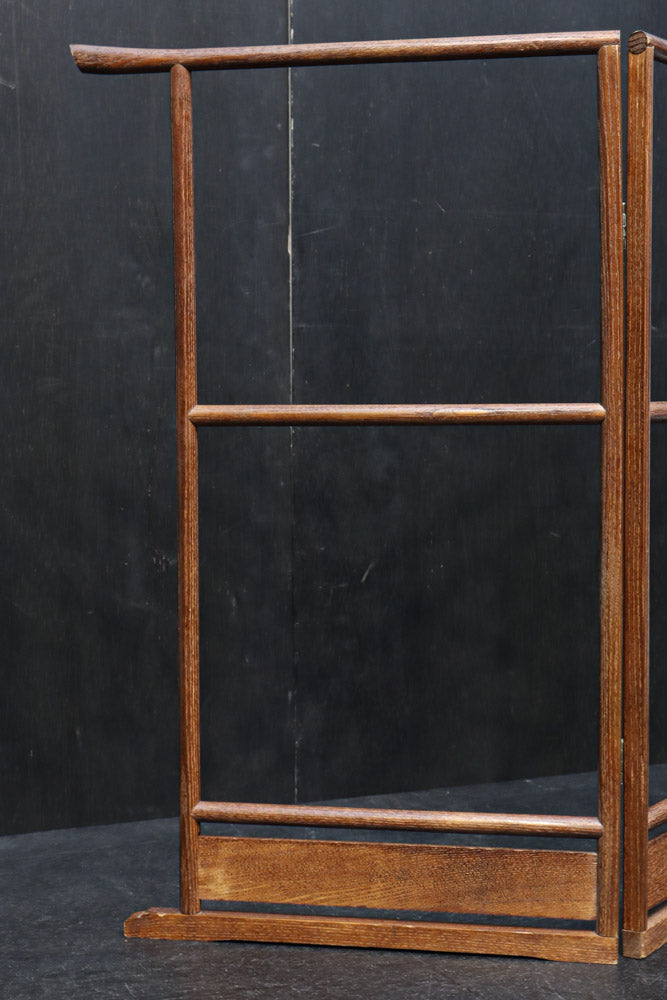 古色の味わいある手ぬぐい掛け　DC8101