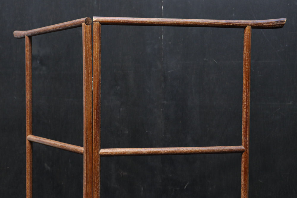 古色の味わいある手ぬぐい掛け　DC8101