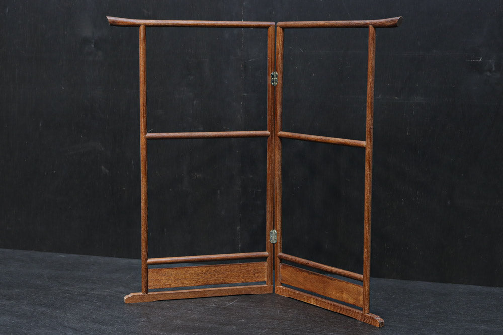 古色の味わいある手ぬぐい掛け　DC8101