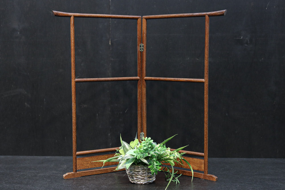 古色の味わいある手ぬぐい掛け　DC8101