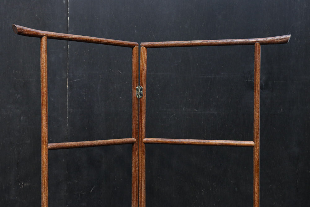 古色の味わいある手ぬぐい掛け　DC8101