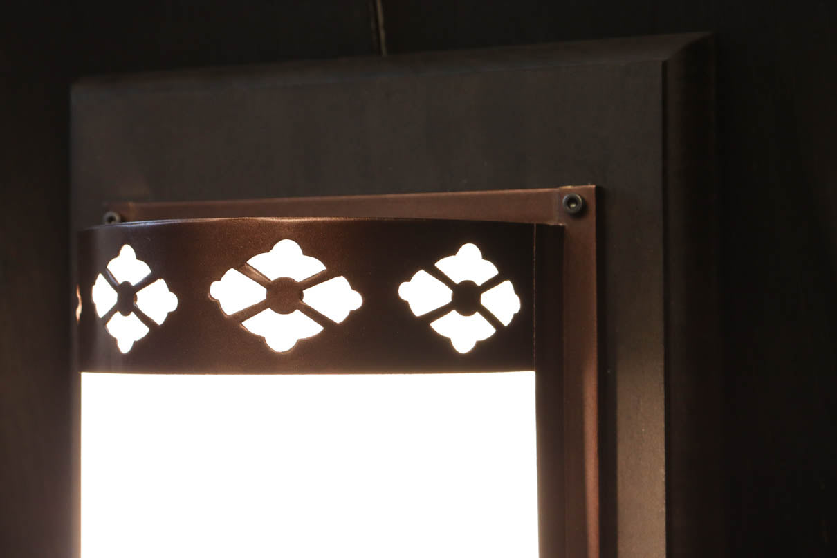 菊菱装飾金具で和の風情ある玄関灯(台座付き)　DC8102