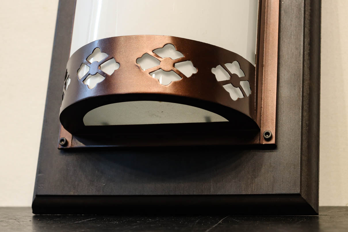 菊菱装飾金具で和の風情ある玄関灯(台座付き)　DC8102