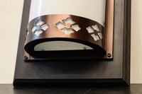 菊菱装飾金具で和の風情ある玄関灯(台座付き)　DC8102