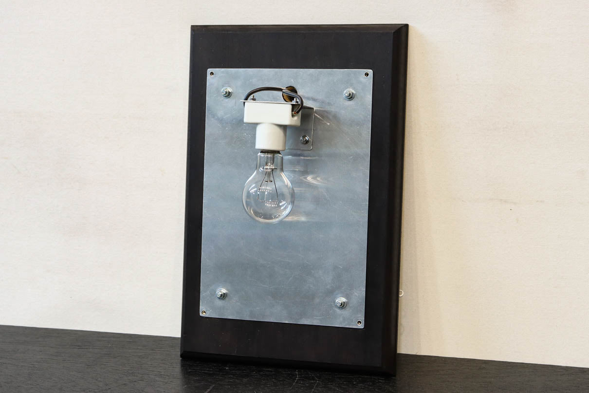 菊菱装飾金具で和の風情ある玄関灯(台座付き)　DC8102