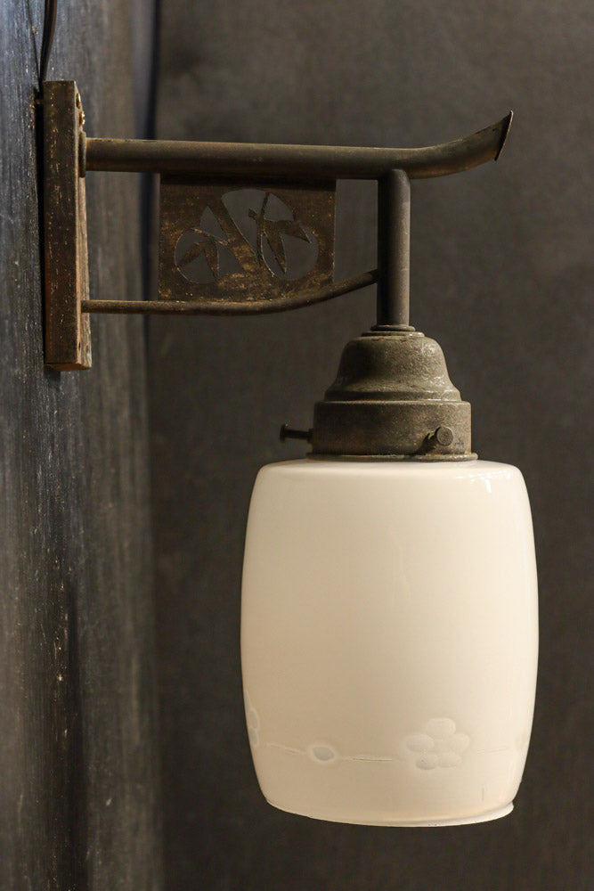 梅の透かし模様で和の趣きあるブラケット　DC8107