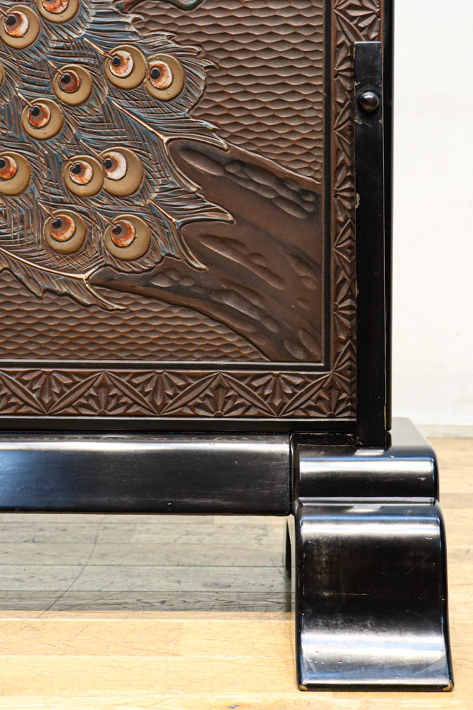 極上!! 雅な色彩で孔雀と鷹を描いた気品漂う衝立　DC8109