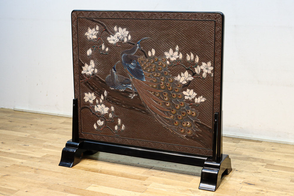 極上!! 雅な色彩で孔雀と鷹を描いた気品漂う衝立　DC8109