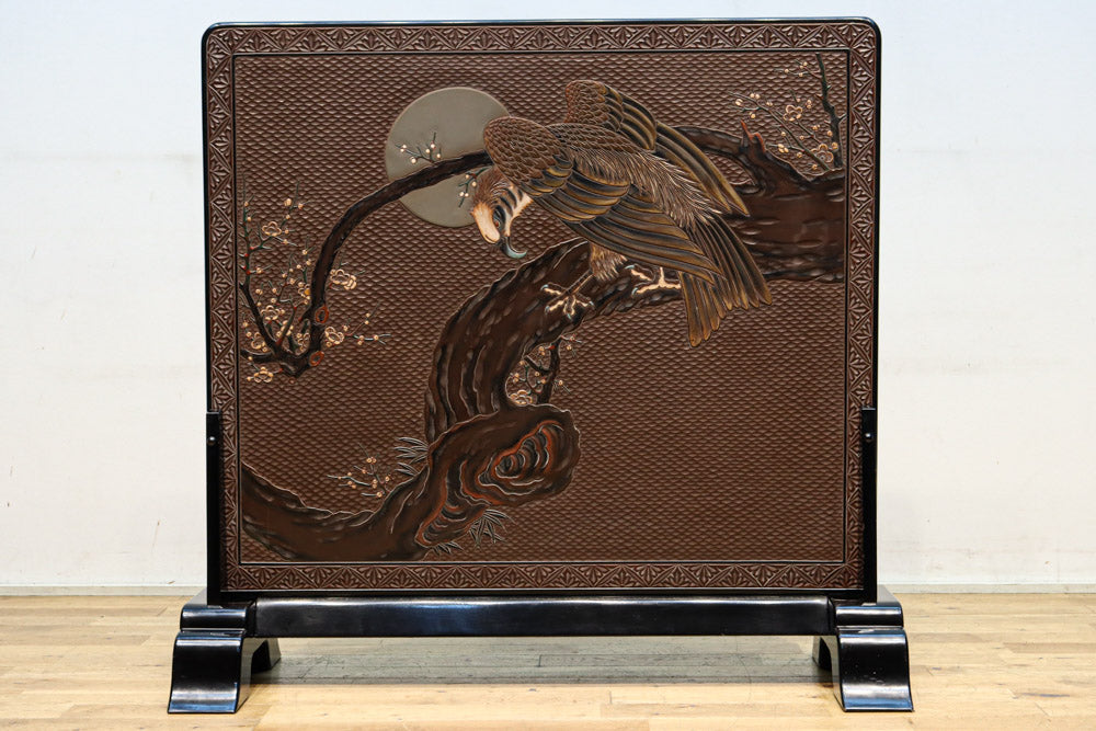 極上!! 雅な色彩で孔雀と鷹を描いた気品漂う衝立　DC8109