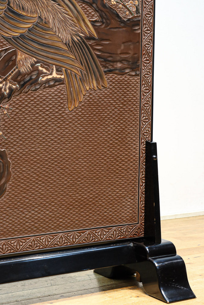 極上!! 雅な色彩で孔雀と鷹を描いた気品漂う衝立　DC8109