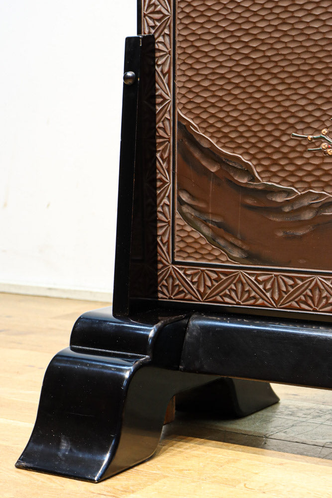 極上!! 雅な色彩で孔雀と鷹を描いた気品漂う衝立　DC8109