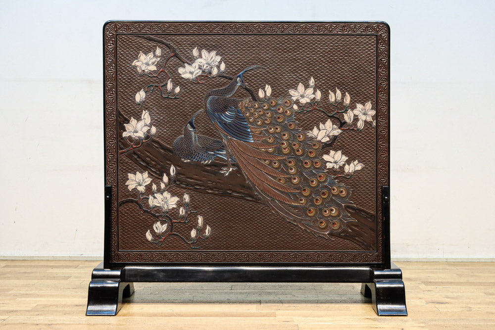極上!! 雅な色彩で孔雀と鷹を描いた気品漂う衝立　DC8109