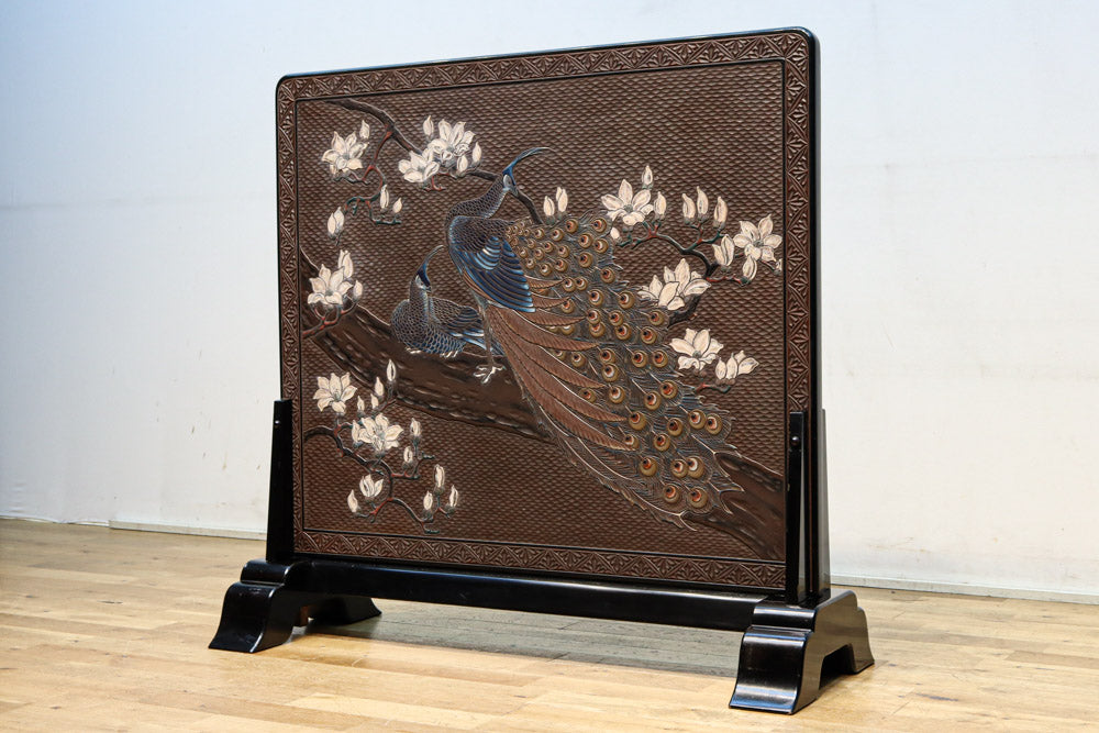 極上!! 雅な色彩で孔雀と鷹を描いた気品漂う衝立　DC8109