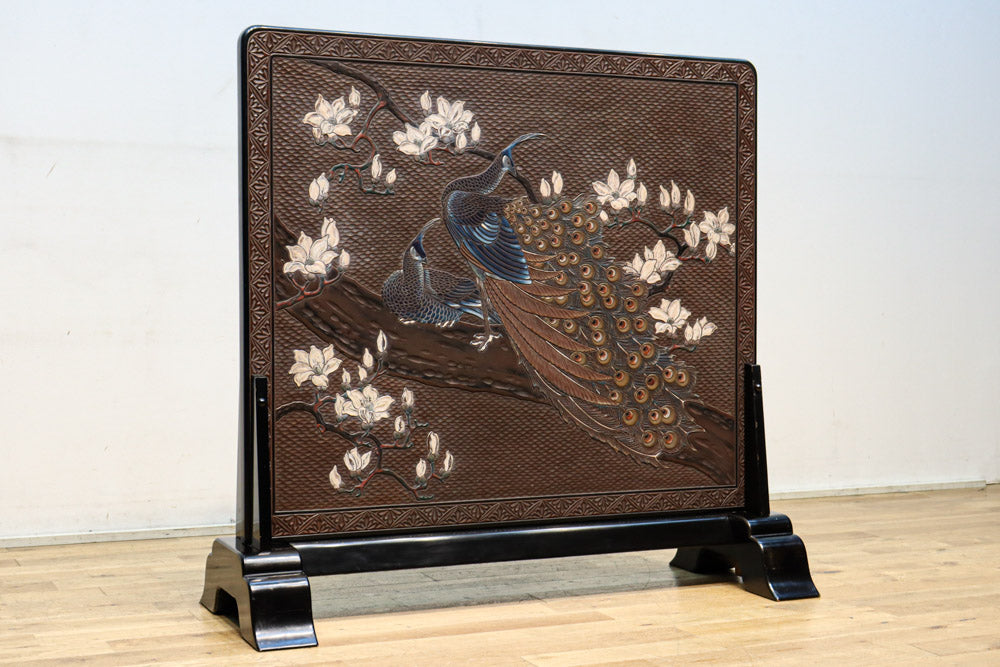 極上!! 雅な色彩で孔雀と鷹を描いた気品漂う衝立　DC8109